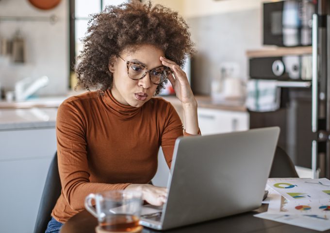 Gem-Systems-woman-having-computer-issues